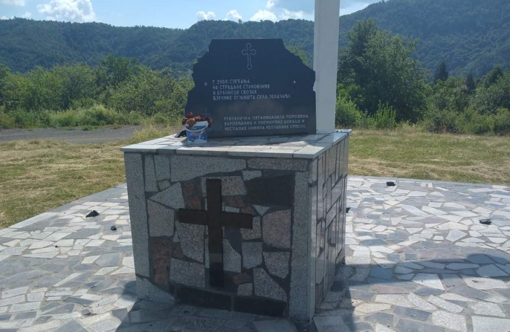 Ploča oštećena tokom noći